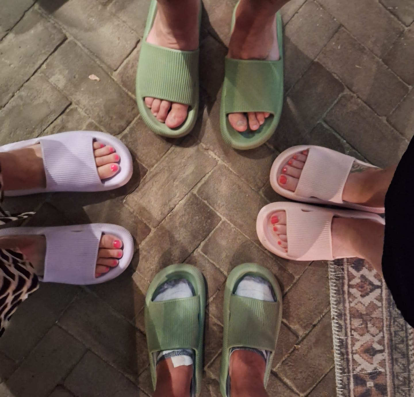 Vier vriendinnen met HappyFlops